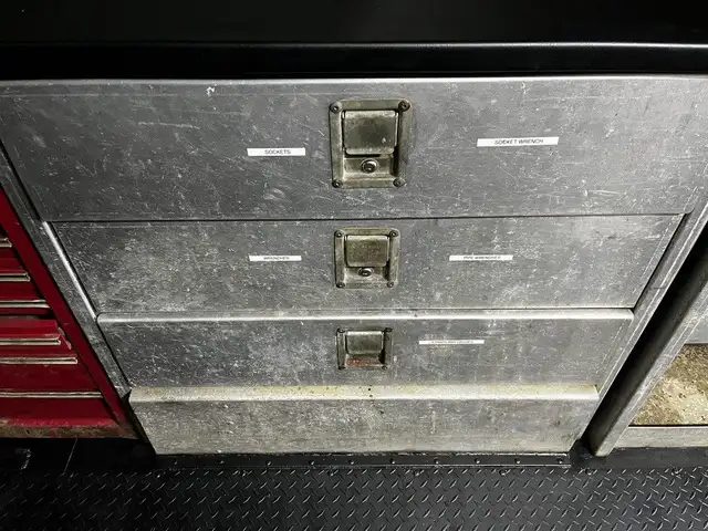 2005 Morgan Olson Workhorse 14 Foot Step Van with Shelving in Heavy Trucks in City of Montréal - Image 32