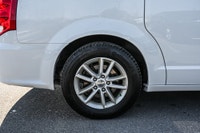 * Premium Plus * Climatisation multizone * Climatisation arrière * Régulateur de vitesse * 3e porte... (image 9)