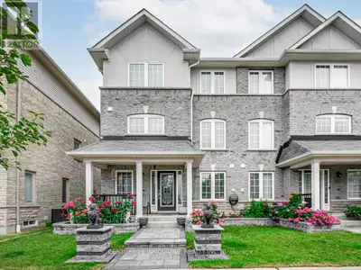 ***Welcome To This Bright & Spacious Family Size Semi-Detached Home*** The Ground Floor Offers Spaci...