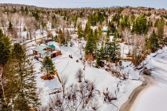 Magnifique propriété bordé par l'eau et terrain de 130 000 p2. dans Maisons à vendre  à Shawinigan - Image 4