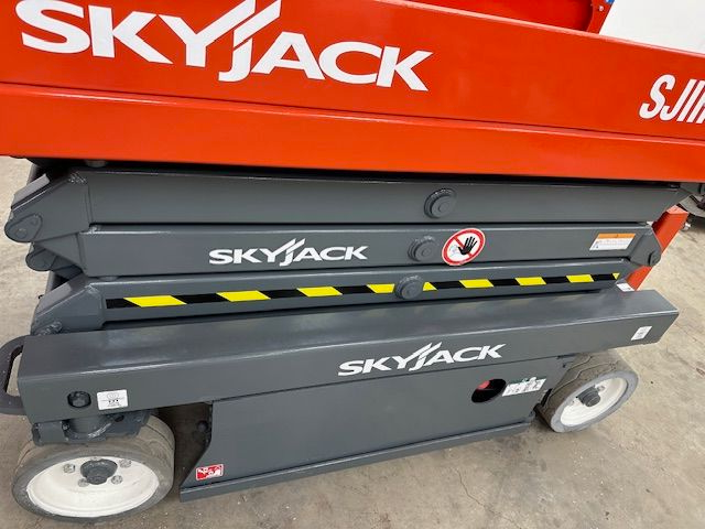 2017 Skyjack SJ3219 Electric Scissor Lift in Heavy Equipment in Hamilton - Image 14