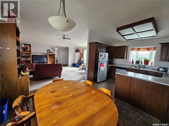10 Four Seasons Trailer COURT Shaunavon, Saskatchewan in Houses for Sale in Swift Current - Image 11