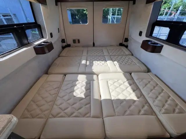 2018 Regency 3500 XALTA LX **SPRINTER MERCEDES DIESEL 4X4** in RVs & Motorhomes in Laval / North Shore - Image 25