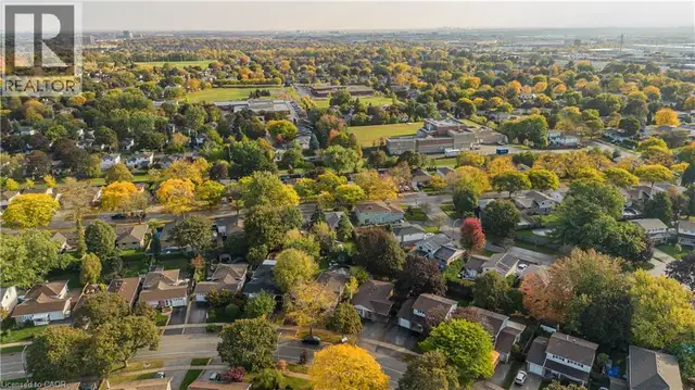 3196 CENTENNIAL Drive Burlington, Ontario in Houses for Sale in Oakville / Halton Region - Image 4