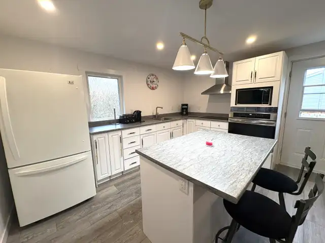 26-052 Fully furnished upper flat in Bedford in Long Term Rentals in City of Halifax - Image 6