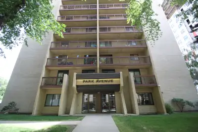 5th floor condo located in City Park. Large entry with loads of storage. Living room, dining area, k...