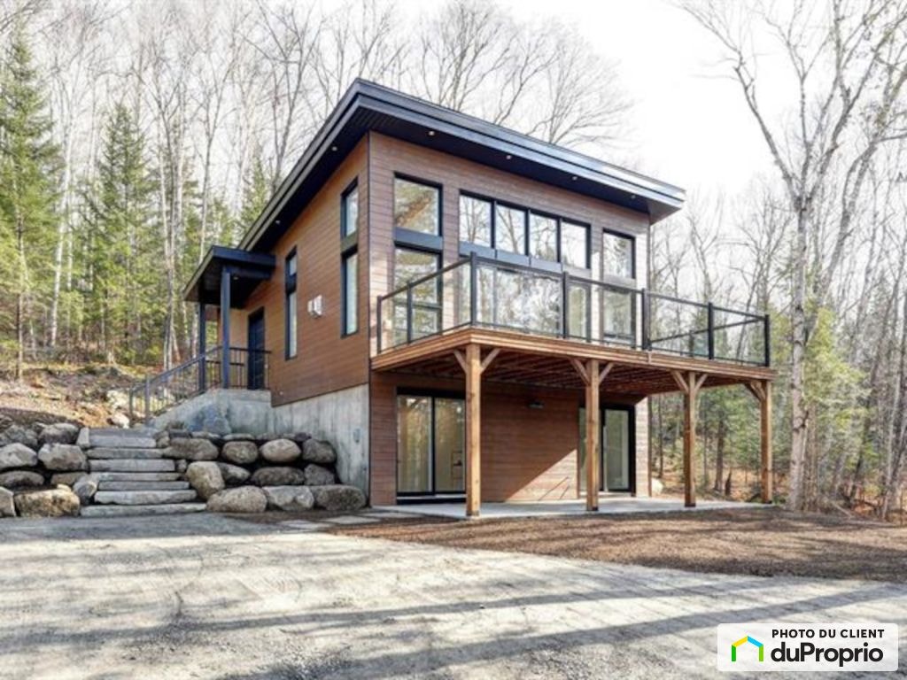$595,000 - Price Taxes Not Included - 2 Storey in St-Donat — photo 1