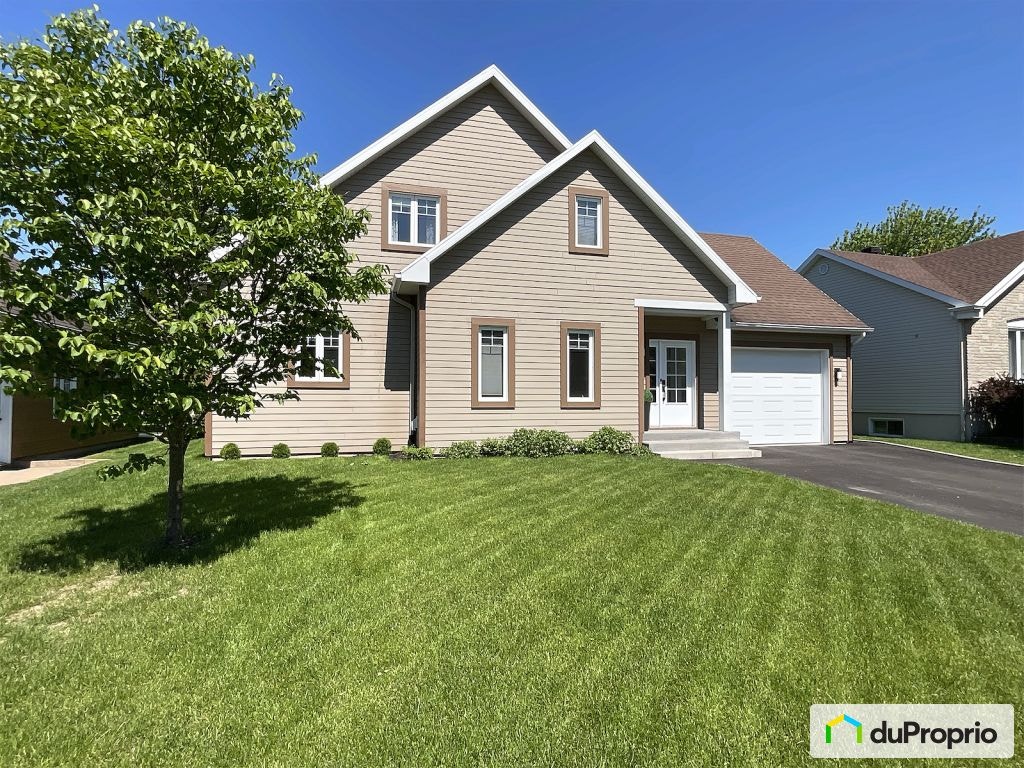 $697,000 - 2 Storey for sale in St-Lambert-De-Lauzon — photo 1