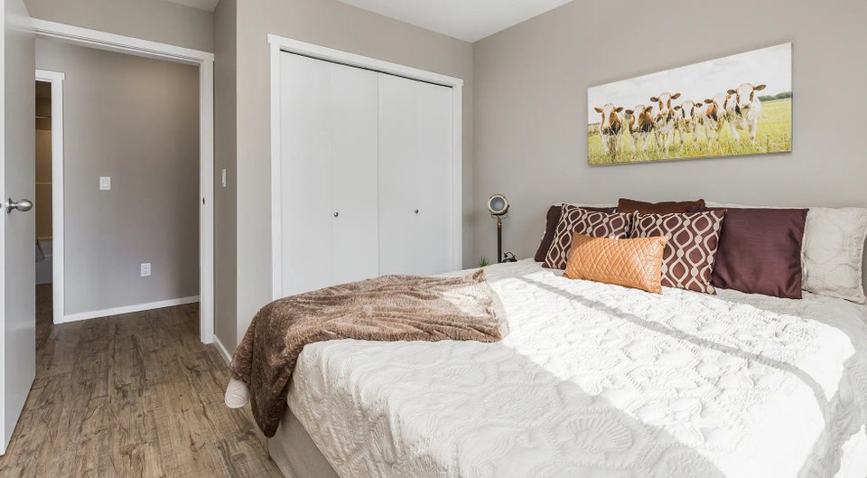 Pet-Friendly Three Bedroom Two Bath with In-suite Laundry for Re 5