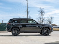 Welcome to 400 Chrysler Dodge Jeep Ram. Fresh oil change, | Fully detailed, 4WD. This vehicle is a d... (image 9)