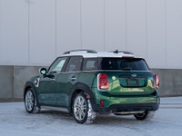 CARGET AUTOMOTIVE is thrilled to offer this 2020 Mini Countryman Cooper S E, a plug-in hybrid compac... (image 7)