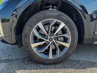 This Audi Q5 boasts a Intercooled Turbo Gas/Electric I-4 2.0 L/121 engine powering this Automatic tr... (image 9)