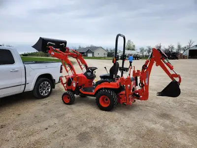 2024 CS 2520 Sub Compact Hydrostatic 4X4 Diesel Tractor c/w Loader and Backhoe Main Features Engine...