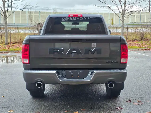 Ram 1500 Classic Express Hemi 4x4 2020 in Cars & Trucks in Laval / North Shore - Image 7