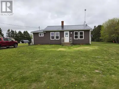 Here is a 3 bedroom plus bungalow located in the beautiful community of Nail Pond + across the road...