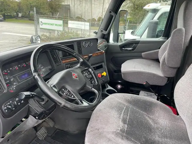 2019 International RH613 6X4 Daycab, Used Day Cab Tractor in Heavy Trucks in Delta/Surrey/Langley - Image 6