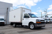 2019 Chevrolet Express 2019 CHEVROLET EXPRESS 3500 CUBE 12 PIEDS ROUE SIMPLE / 6.0 LITRES 1 SEUL PRO... (image 1)