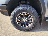 6.2L V8 | HEATED & COOLED FRONT BUCKET SEATS | HEATED REAR SEATS | HEATED STEERING WHEEL | 360 CAMER... (image 4)