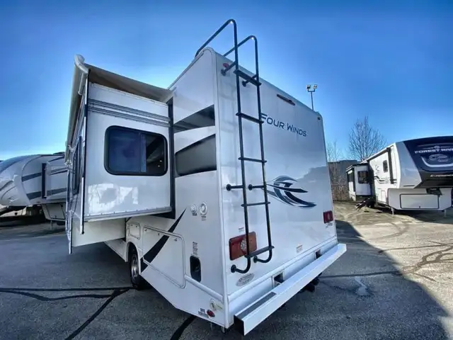 2022 Thor Motor Coach Four Winds 27R in RVs & Motorhomes in Abbotsford - Image 8