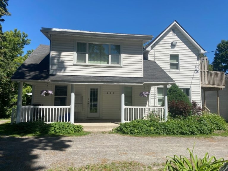 Inclusive, upper level 2 bedroom unit 8237 Mowat Ave Long Term