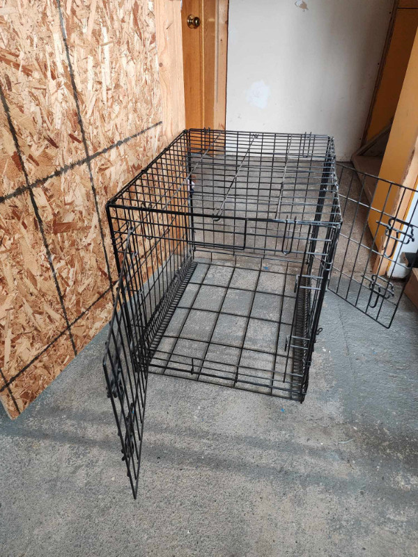 Double door dog crate, 24L x 18 x 20.5 inches for adult weight in Accessories in Pembroke