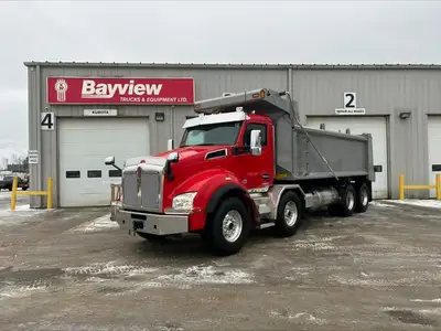 VIPER RED T880 TWIN STEER READY TO GO TO WORK WITH A 20.5' FHD BRANDON DUMP BODY !! T880 KENWORTH WI...