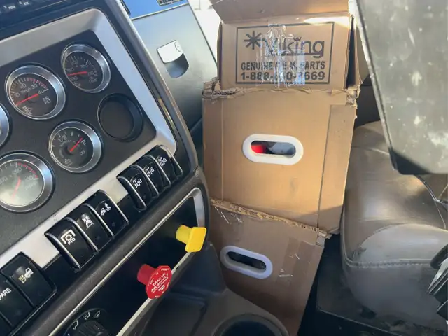 2016 Kenworth T800 in Heavy Trucks in Calgary - Image 18