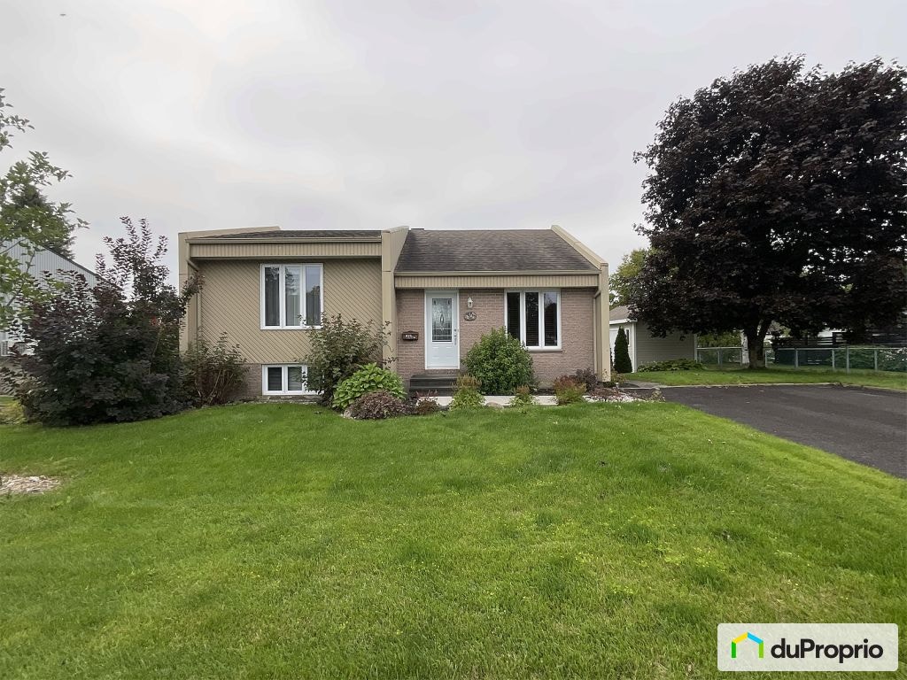 $550,000 - Bungalow for sale in St-Augustin-De-Desmaures — photo 1