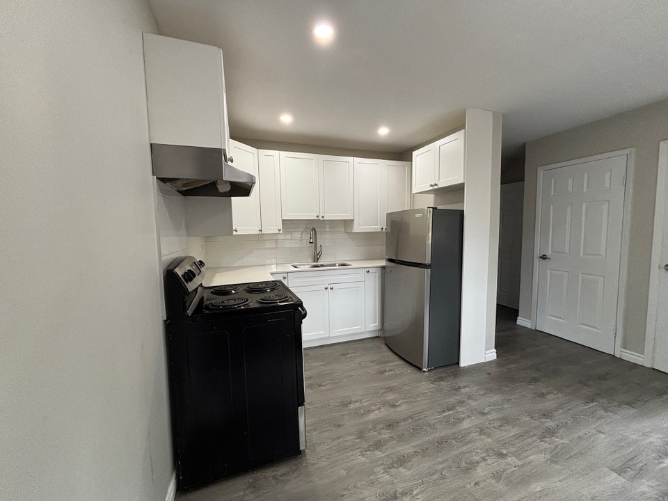 Updated 2 Bedroom Townhome in Corunna, ON! 5