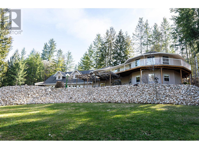 2743 Lake Mount Place Blind Bay, British Columbia in Houses for Sale in Kamloops - Image 3
