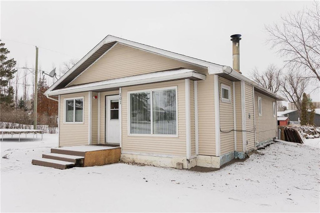 101 Poplar Avenue Elm Creek, Manitoba in Houses for Sale in Portage la Prairie
