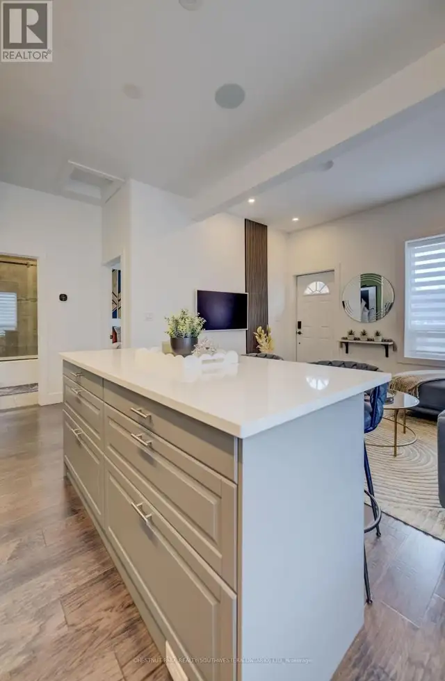 19 CEDAR STREET Cambridge, Ontario in Houses for Sale in Cambridge - Image 10