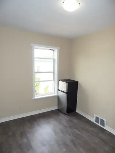 Private rooms in a rooming house available for immediate move-in. Ideal for students and working pro...