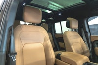 Land Rover Defender 110 P300 S 2025: - Extérieur métallisé noir SANTORINI avec intérieur en cuir CAR... (image 2)
