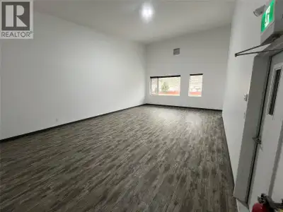 Step into this totally open space perfect for your new office. At 768 square feet, this unit include...