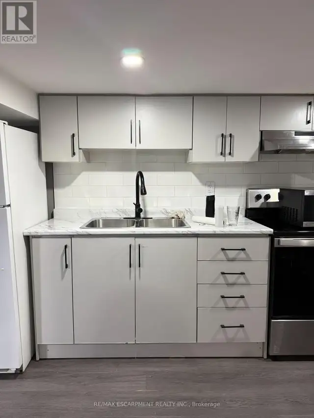 LOWER - 22 GRAHAM AVENUE N Hamilton (Delta), Ontario in Long Term Rentals in Hamilton - Image 15