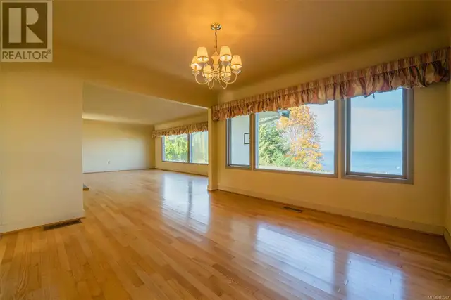 441 Memorial Ave Qualicum Beach, British Columbia in Houses for Sale in Parksville / Qualicum Beach - Image 22