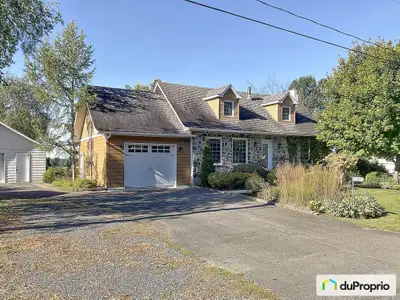 Maison canadienne cottage 1 1/2 étage Propriété unique très bien située à moins de 1 km du village,...
