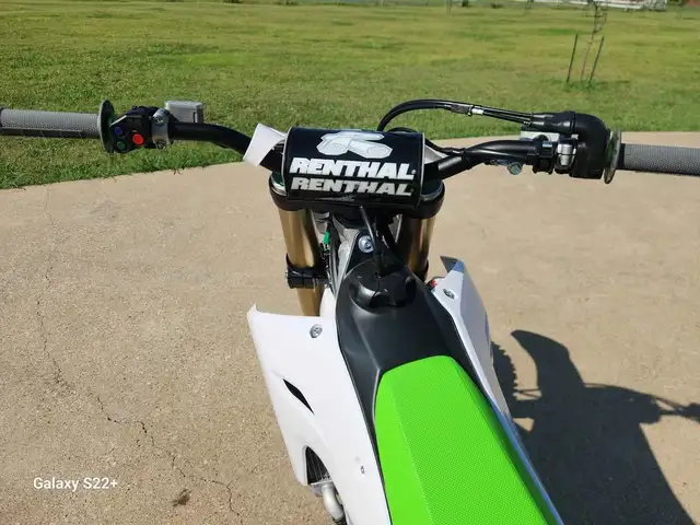  2024 KAWASAKI KX250-GREEN! in Dirt Bikes & Motocross in Edmonton - Image 11
