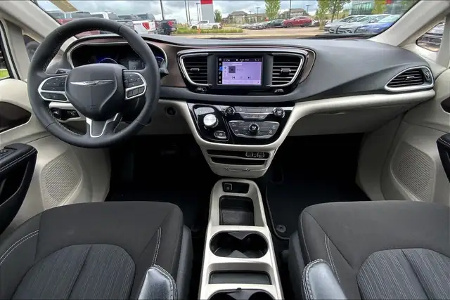 2024 Chrysler Grand Caravan SXT in Cars & Trucks in Edmonton - Image 15