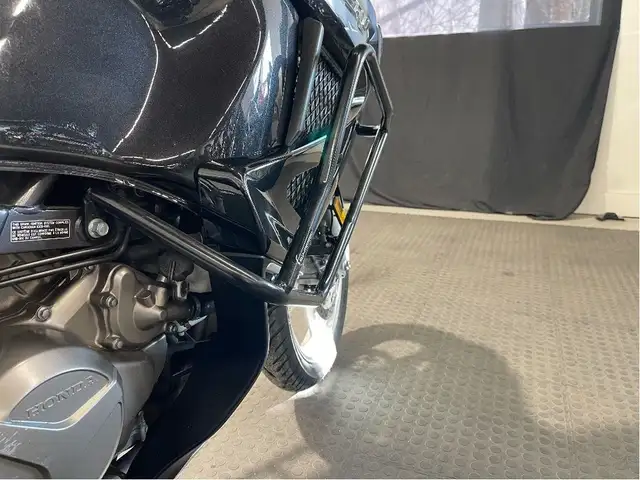 2008 Honda Varadero CLEAN BIKE/CERTIFIED/GIVI SADDLEBAGS/FINANCE in Sport Touring in North Bay - Image 14