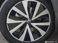 * Drivetrain: 4MOTION All-Wheel Drive with integrated terrain control modes like Snow, Eco, Normal,... (image 8)