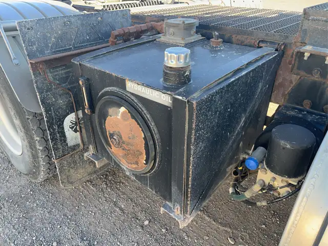 2016 Kenworth T800 in Heavy Trucks in Calgary - Image 19