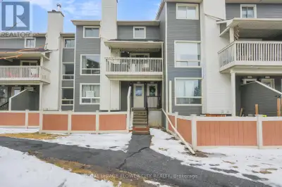 Stylish 2-Bed, 2-Bath Condo Town home in Orleans. Amazing Location! Walking distance to schools, sho...