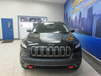 JEEP CHEROKEE 2016 TRAILHAWK V6 3.2L 4X4 TOUT ÉQUIPÉ / INTÉRIEUR EN CUIR NOIR CHAUFFANT / VOLANT CHA... (image 3)