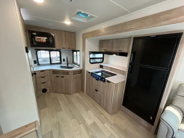 2025 Winnebago Access in Travel Trailers & Campers in Terrace - Image 14