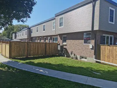 BEAUTIFUL & SPACIOUS 3 BEDROOM TOWNHOME