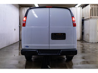 **ACCIDENT FREE - MECHANICALLY CERTIFIED** 30,240 KM This 2023 GMC Savana 3500 Reefer Cargo Van is p... (image 7)
