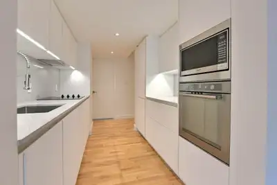 Renovated Akelius one bedroom apartment for rent. Located near Decelles Ave in the Cote-des-Neiges n...