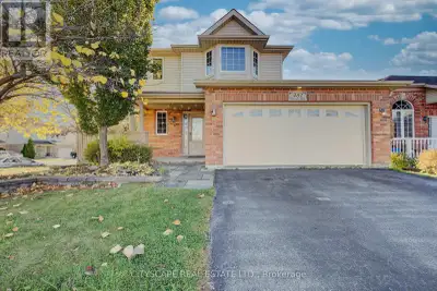 Welcome to this stunning detached house boasting a 2-car garage, situated on a fully fenced corner l...